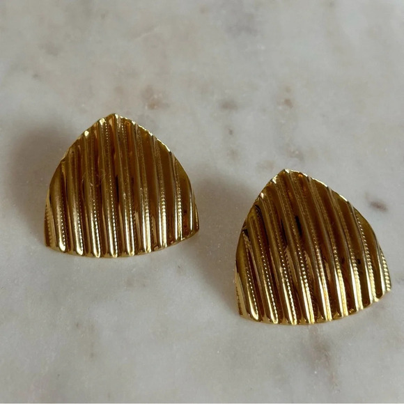 Vintage Gold Tone Large Statement Earrings Triangle Scalloped Teaxture - Picture 2 of 8